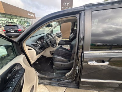 2016 Chrysler Town & Country Limited
