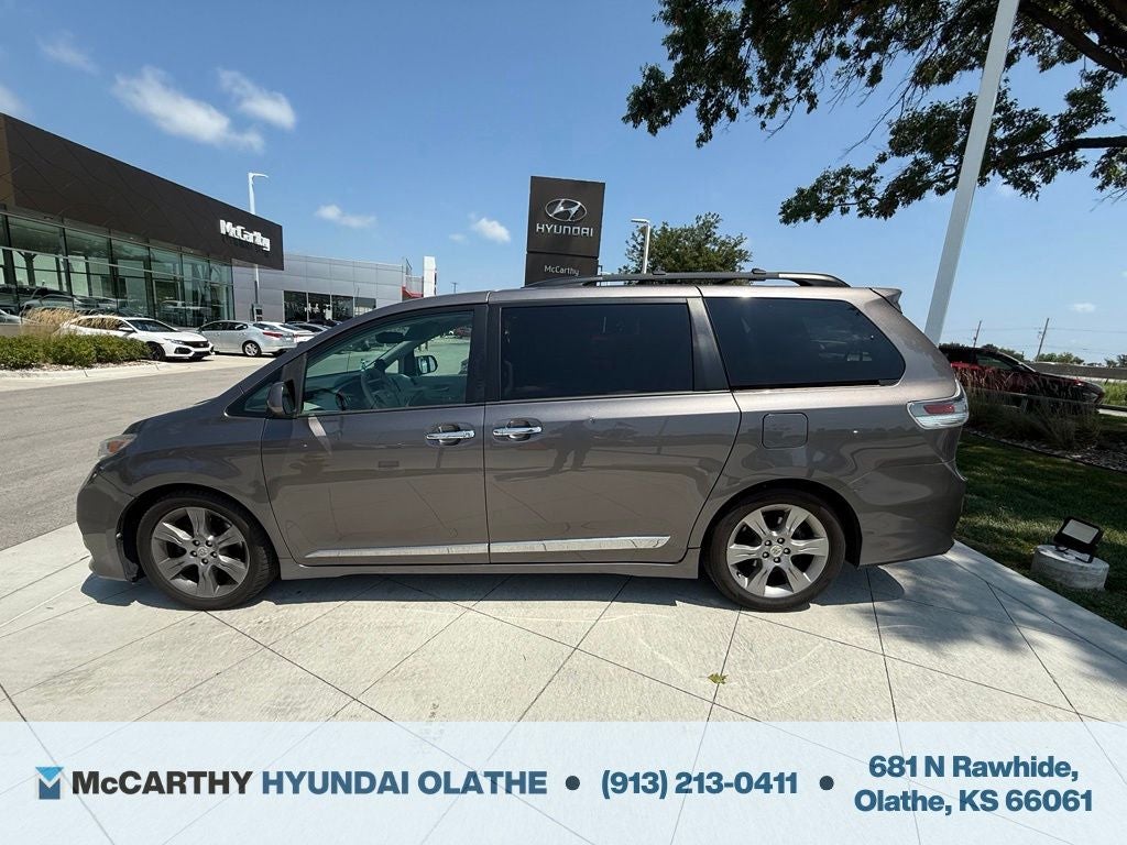 2014 Toyota Sienna SE 8 Passenger