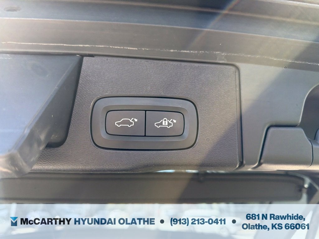 2022 Volvo XC60 B6 R-Design