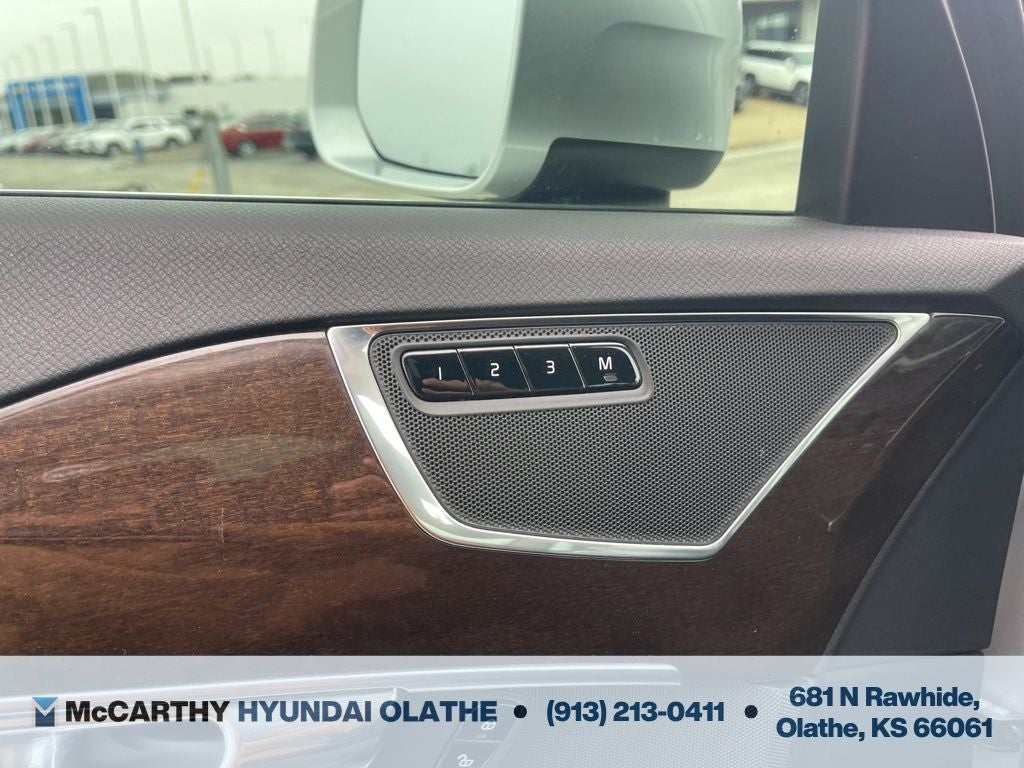 2016 Volvo XC90 T6 Momentum