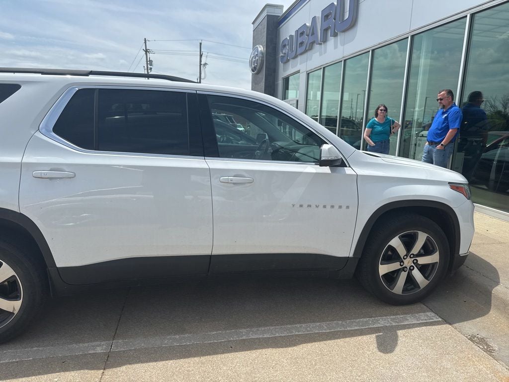 2021 Chevrolet Traverse LT Leather