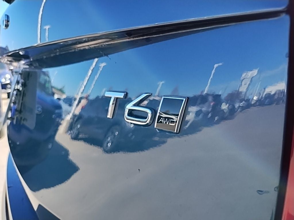 2022 Volvo XC90 T6 Momentum