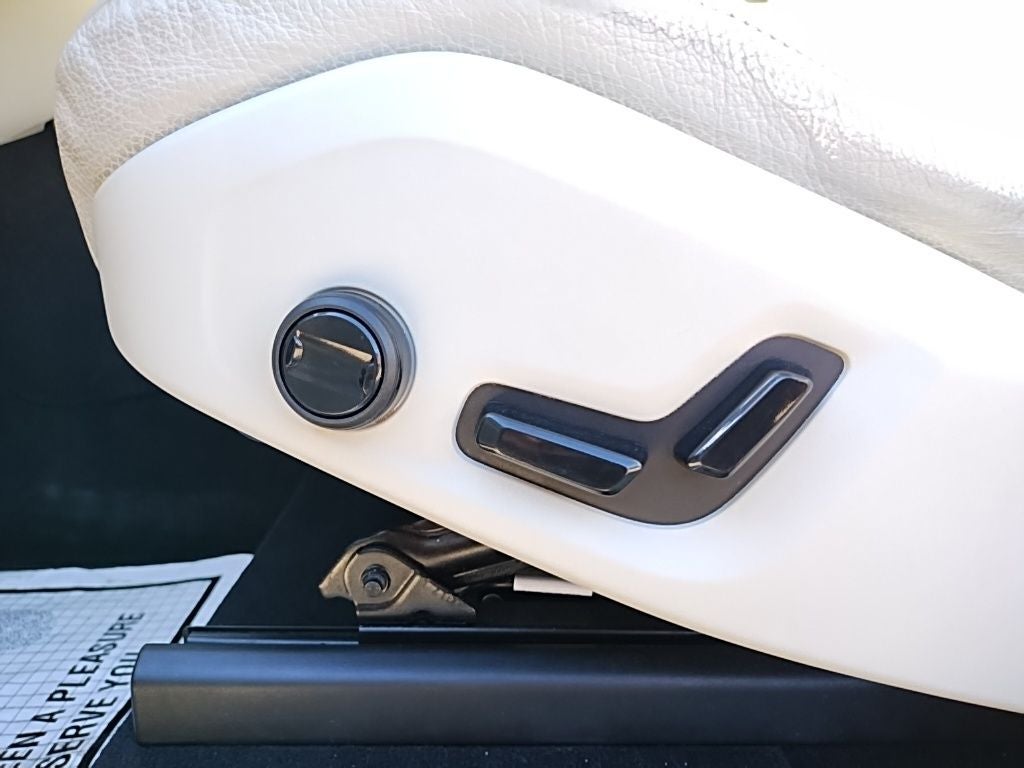 2022 Volvo XC90 T6 Momentum