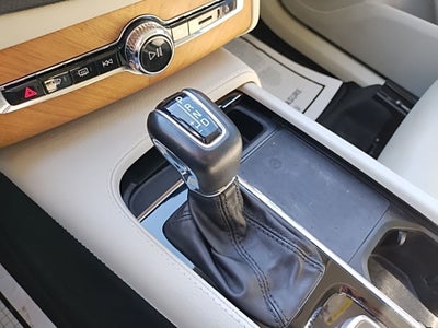 2022 Volvo XC90 T6 Momentum