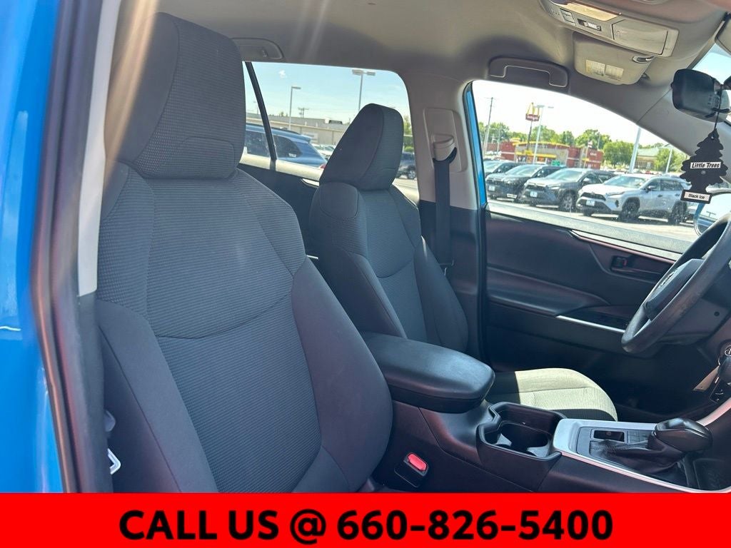 2021 Toyota RAV4 LE