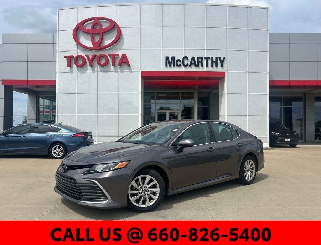 2023 Toyota Camry LE's photo