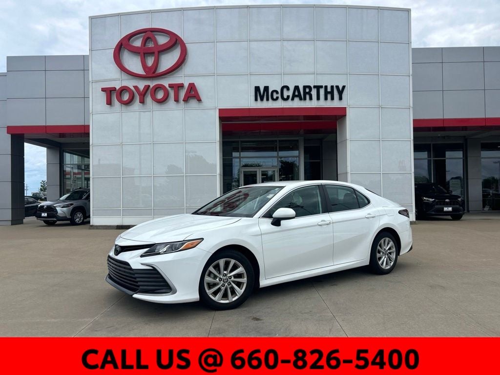 2024 Toyota Camry LE's photo