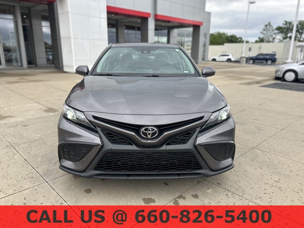 Used 2021 Toyota Camry SE with VIN 4T1G11AK7MU480890 for sale in Kansas City