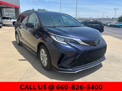 2023 Toyota Sienna LE 8 Passenger