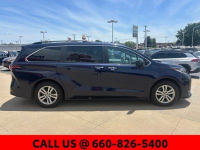 2023 Toyota Sienna LE 8 Passenger