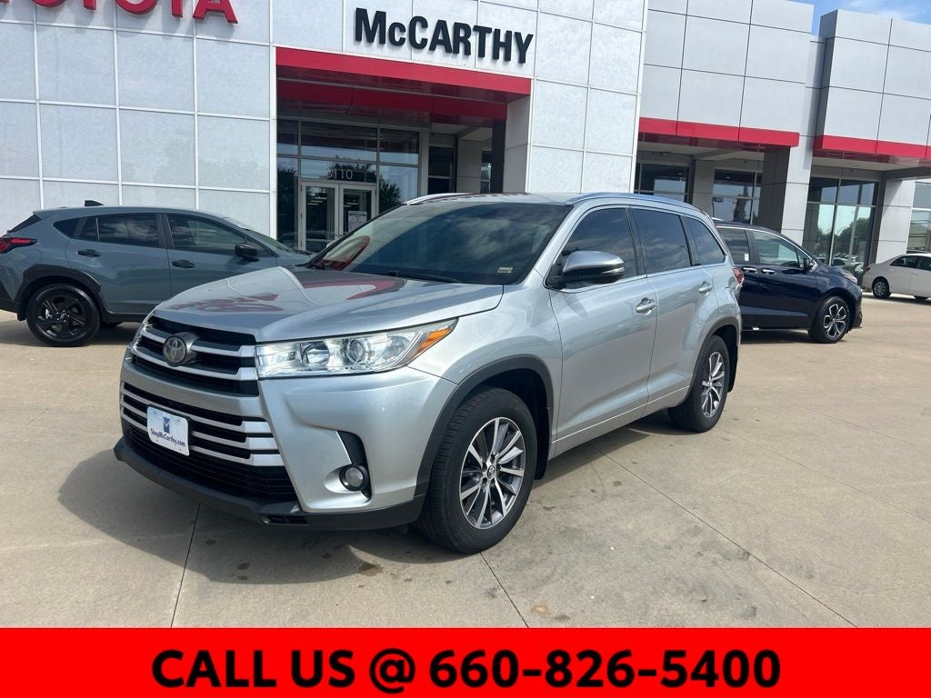 Used 2017 Toyota Highlander XLE with VIN 5TDJZRFH9HS368892 for sale in Kansas City