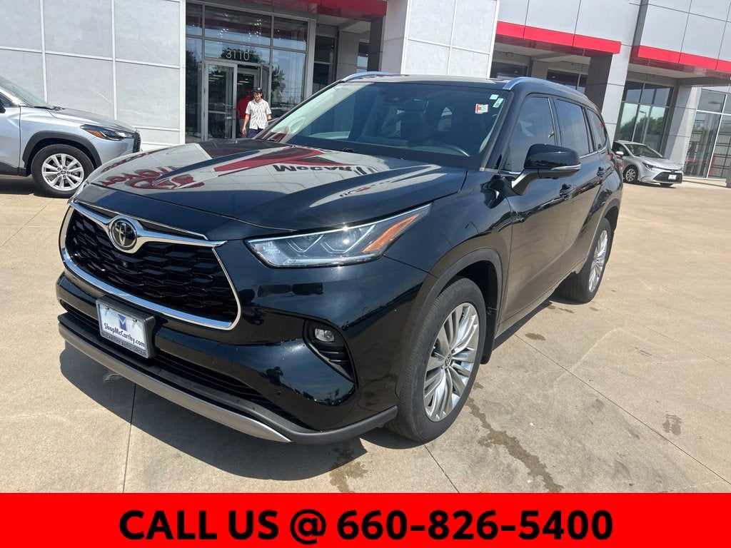 Used 2023 Toyota Highlander Platinum with VIN 5TDKDRBH5PS025844 for sale in Kansas City
