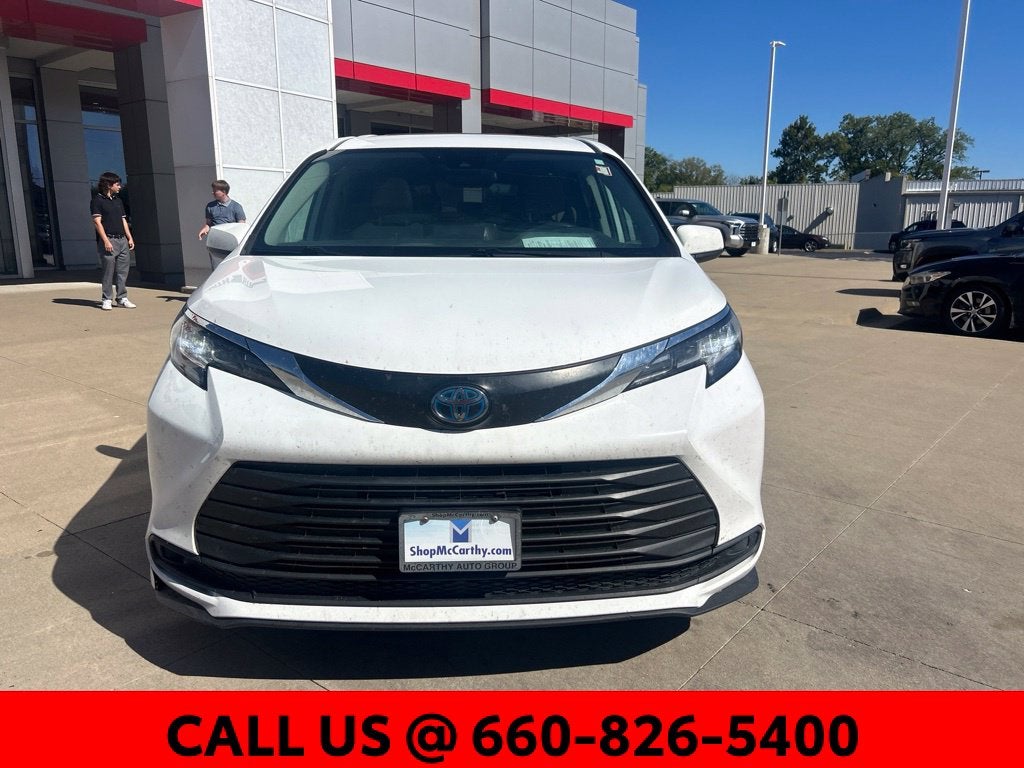 Used 2022 Toyota Sienna LE with VIN 5TDKSKFC7NS046106 for sale in Kansas City