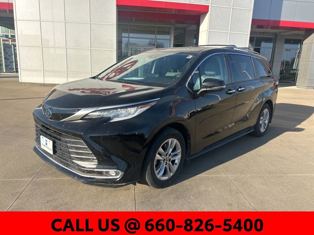 Used 2022 Toyota Sienna Limited with VIN 5TDZSKFC4NS054470 for sale in Kansas City