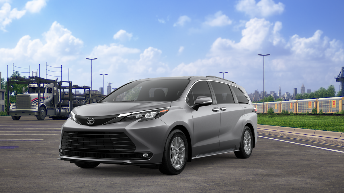 2026 Toyota Sienna XLE 8-Passenger Hybrid FWD's photo