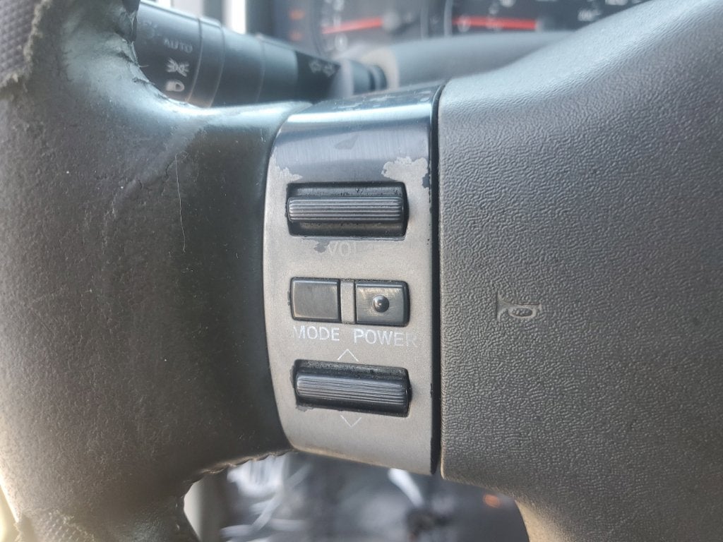 2004 Nissan Titan LE