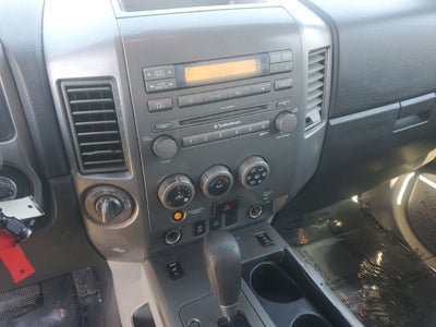 2004 Nissan Titan LE