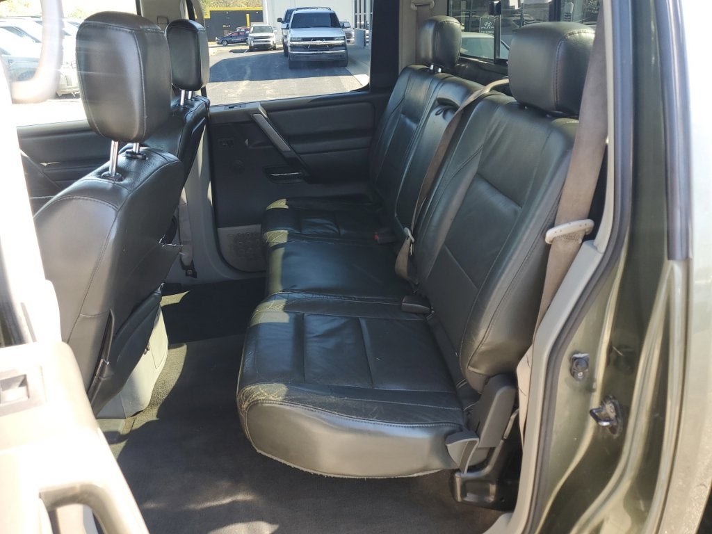 2004 Nissan Titan LE