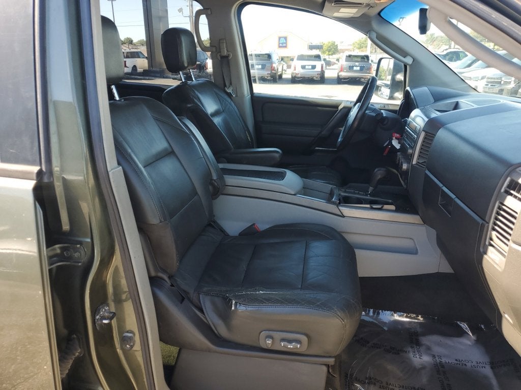 2004 Nissan Titan LE