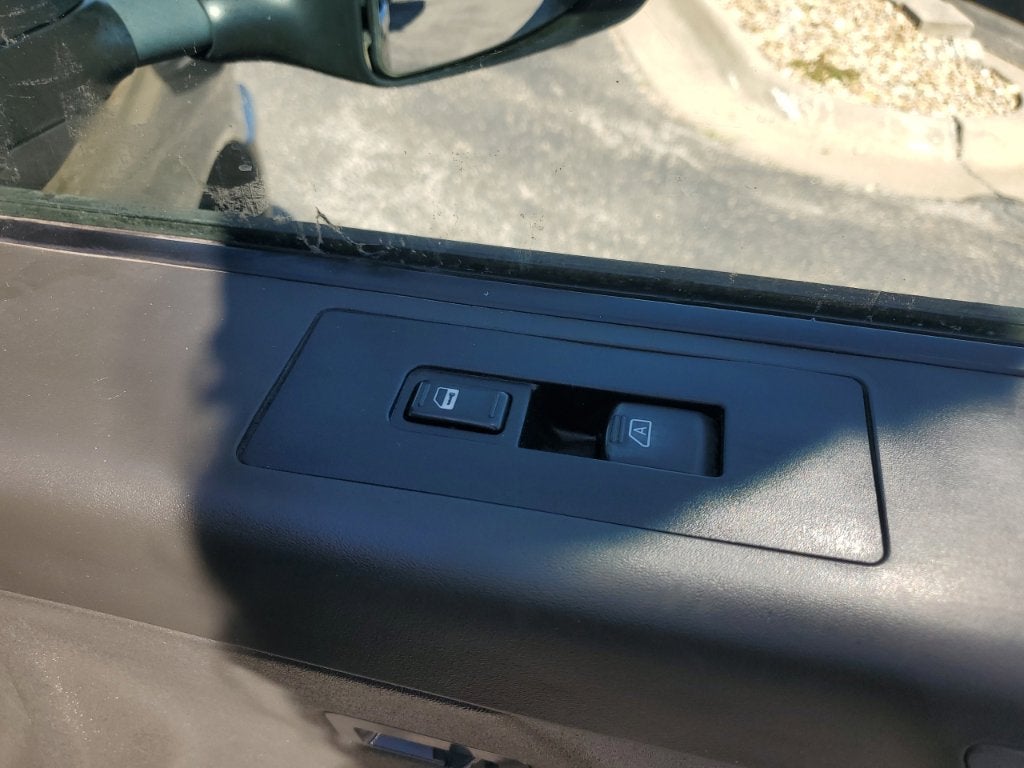 2004 Nissan Titan LE