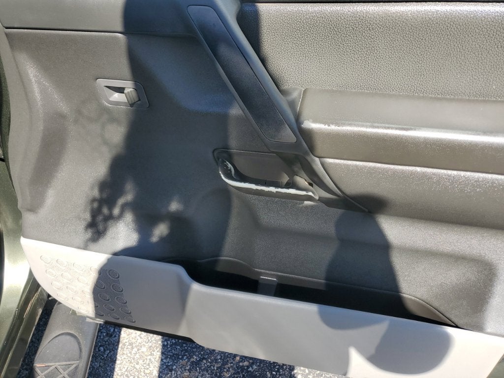 2004 Nissan Titan LE
