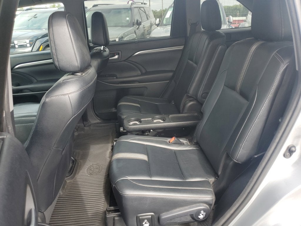 2017 Toyota Highlander SE