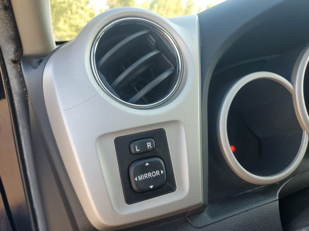 2009 Pontiac Vibe Base