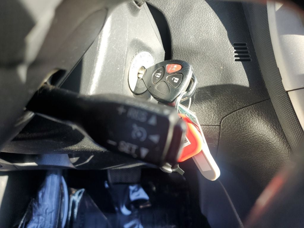 2009 Pontiac Vibe Base