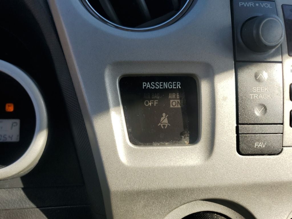 2009 Pontiac Vibe Base