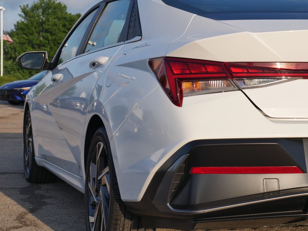 2025 Hyundai Elantra Hybrid Limited